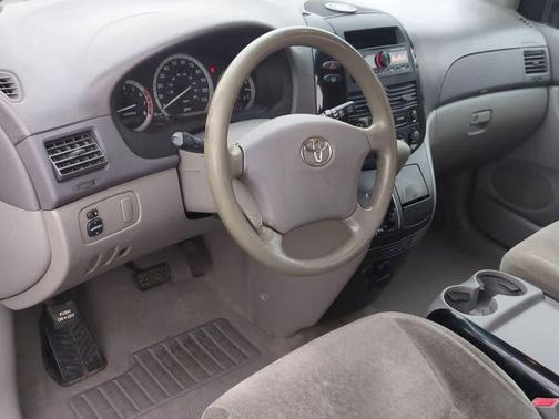 2004 Toyota Sienna CE