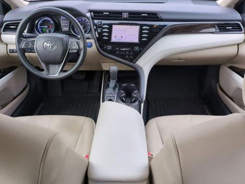 2019 Toyota Camry Hybrid LE
