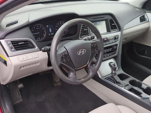 2017 Hyundai SONATA SE