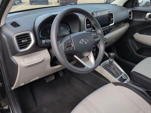 Onyx Black 2025 Hyundai VENUE SEL