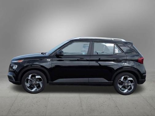 Onyx Black 2025 Hyundai VENUE SEL