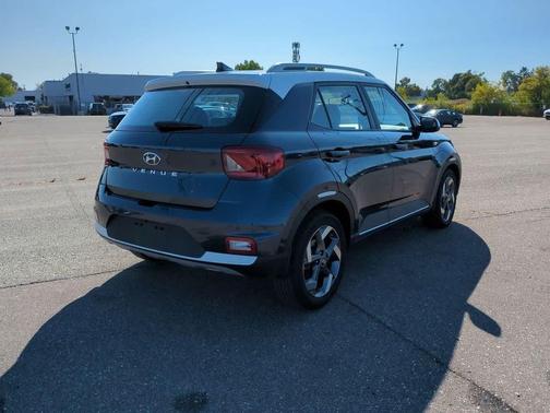 2022 Hyundai VENUE Limited