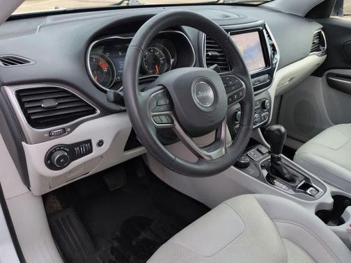 Bright White Clearcoat 2022 Jeep Cherokee Limited