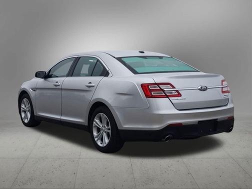 2016 Ford Taurus SEL
