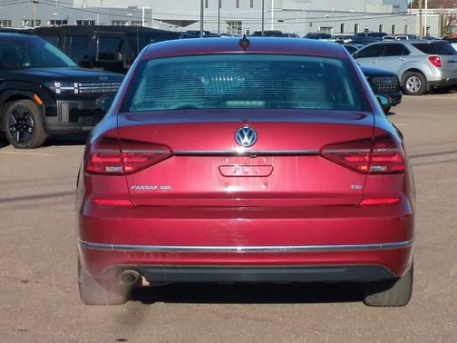 2016 Volkswagen Passat 1.8T SEL