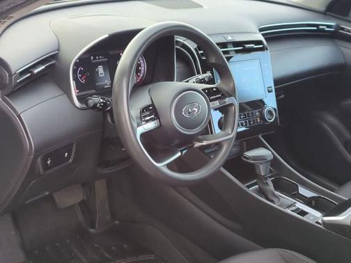 2022 Hyundai TUCSON SE