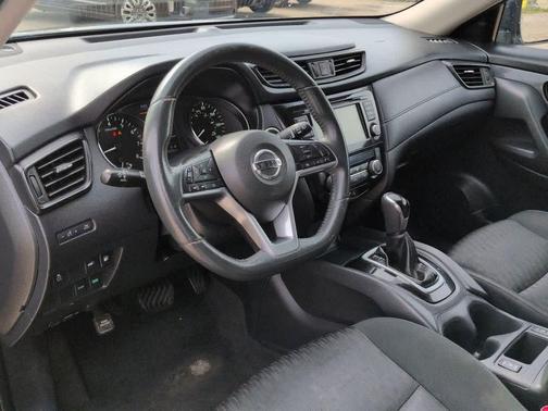 Gun Metallic 2018 Nissan Rogue SV
