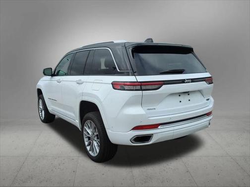 2022 Jeep Grand Cherokee Summit