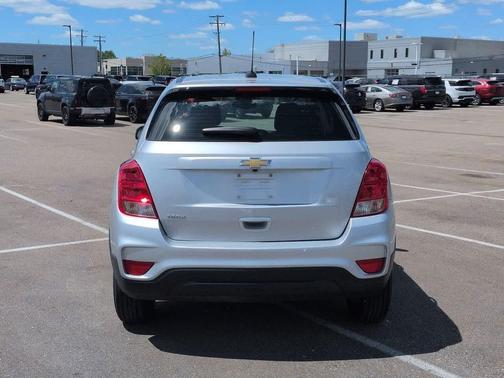 Silver Ice Metallic 2018 Chevrolet Trax LS