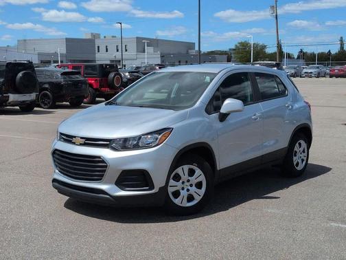 Silver Ice Metallic 2018 Chevrolet Trax LS
