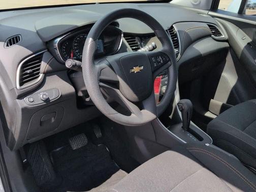 Silver Ice Metallic 2018 Chevrolet Trax LS