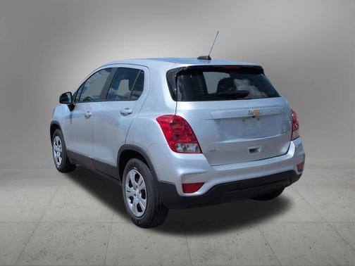 Silver Ice Metallic 2018 Chevrolet Trax LS