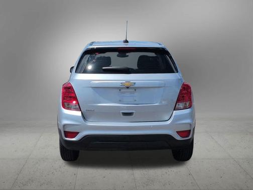 Silver Ice Metallic 2018 Chevrolet Trax LS