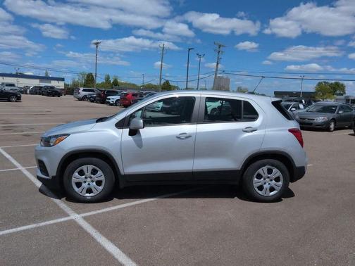 Silver Ice Metallic 2018 Chevrolet Trax LS