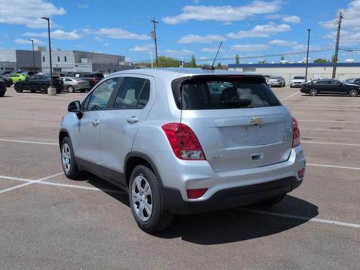 Silver Ice Metallic 2018 Chevrolet Trax LS