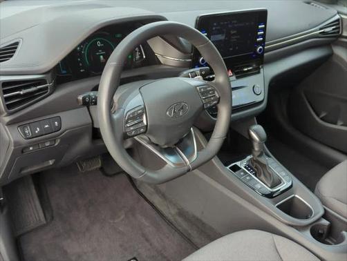 2022 Hyundai IONIQ Hybrid SE