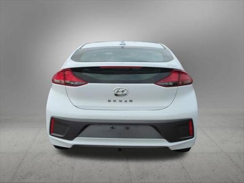 2022 Hyundai IONIQ Hybrid SE