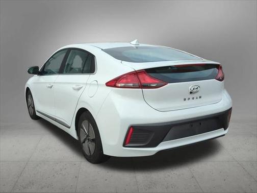 2022 Hyundai IONIQ Hybrid SE