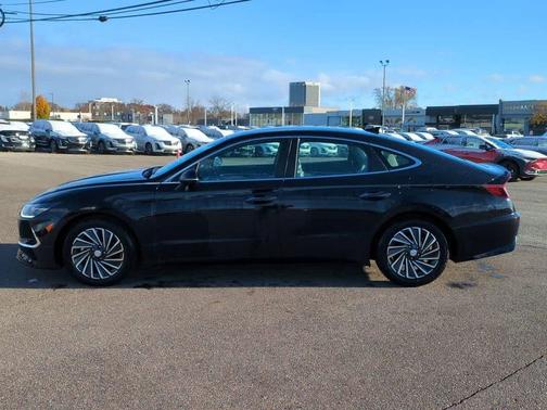 2023 Hyundai SONATA Hybrid SE