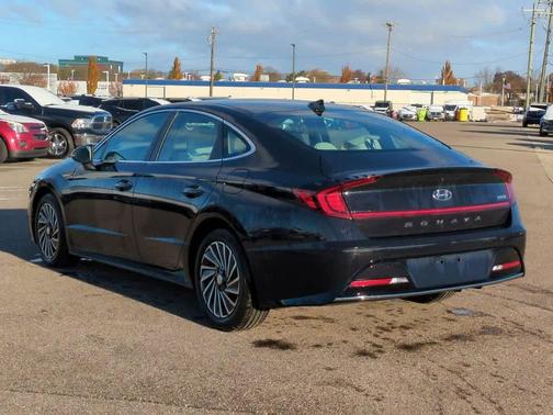 2023 Hyundai SONATA Hybrid SE