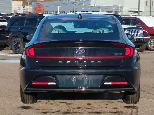 2023 Hyundai SONATA Hybrid SE
