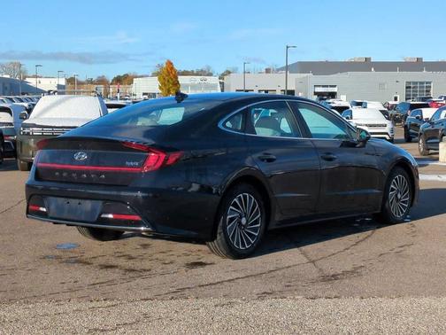 2023 Hyundai SONATA Hybrid SE