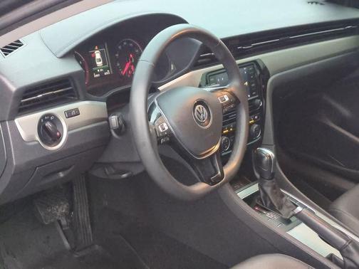2022 Volkswagen Passat 2.0T SE