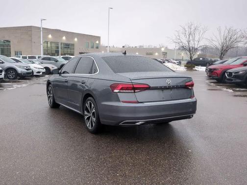 2022 Volkswagen Passat 2.0T SE