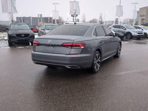 2022 Volkswagen Passat 2.0T SE
