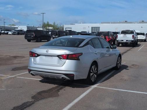 Brilliant Silver Metallic 2019 Nissan Altima 2.5 SL