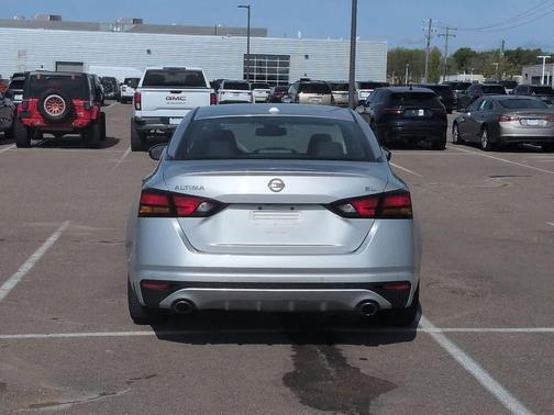 Brilliant Silver Metallic 2019 Nissan Altima 2.5 SL