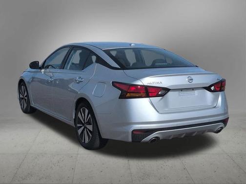 Brilliant Silver Metallic 2019 Nissan Altima 2.5 SL