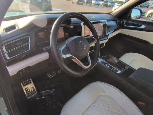 2024 Volkswagen Atlas Cross Sport 2.0T SEL Premium