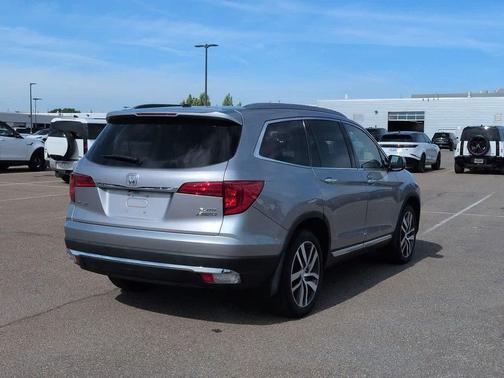 Lunar Silver Metallic 2017 Honda Pilot Elite