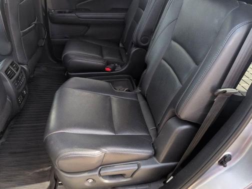 Lunar Silver Metallic 2017 Honda Pilot Elite