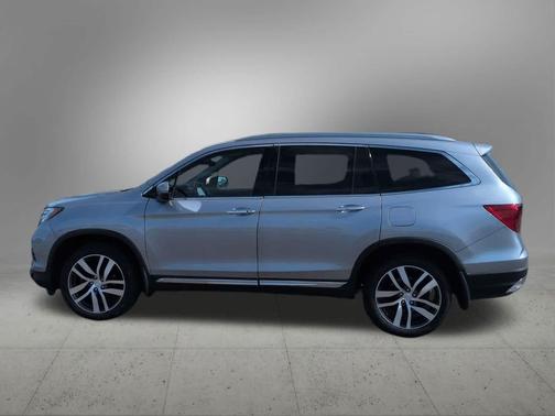 Lunar Silver Metallic 2017 Honda Pilot Elite