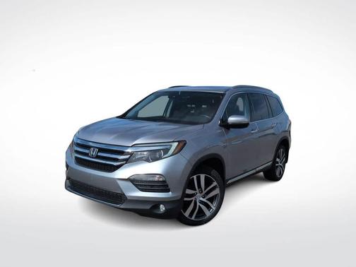 Lunar Silver Metallic 2017 Honda Pilot Elite