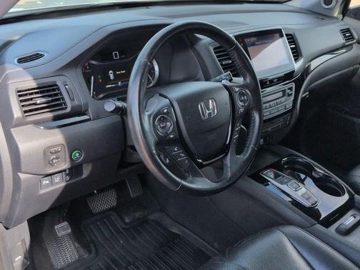 Lunar Silver Metallic 2017 Honda Pilot Elite