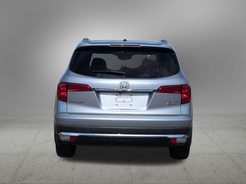 Lunar Silver Metallic 2017 Honda Pilot Elite