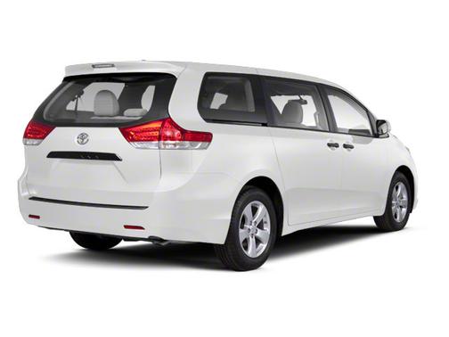 Super White 2013 Toyota Sienna SE