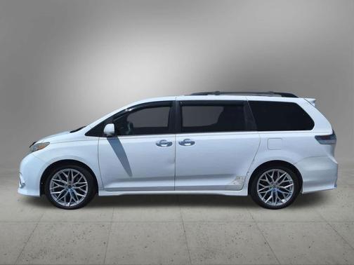 Super White 2013 Toyota Sienna SE