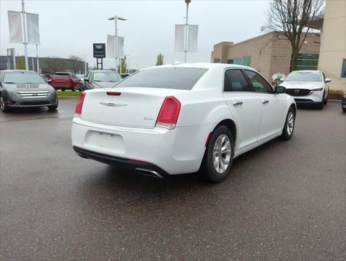 2016 Chrysler 300 Limited