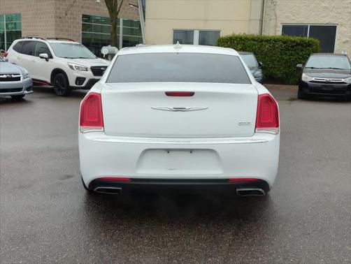 2016 Chrysler 300 Limited