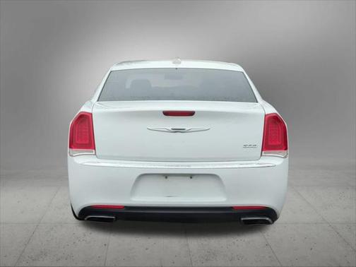 2016 Chrysler 300 Limited