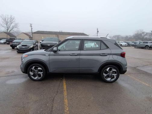 2023 Hyundai VENUE SEL