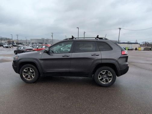 Granite Crystal Metallic Clearcoat 2019 Jeep Cherokee Trailhawk