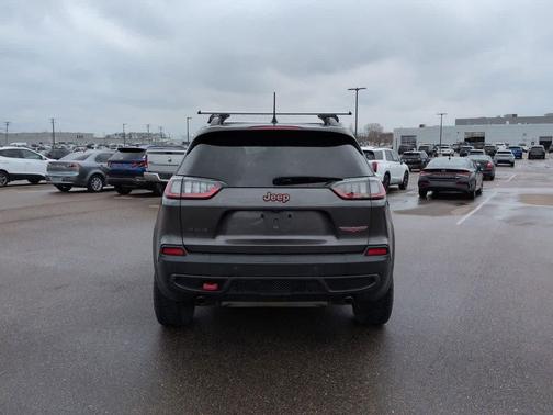 Granite Crystal Metallic Clearcoat 2019 Jeep Cherokee Trailhawk