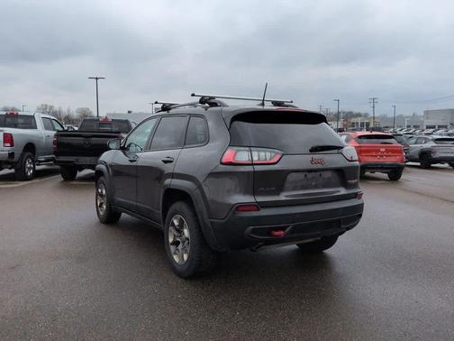 Granite Crystal Metallic Clearcoat 2019 Jeep Cherokee Trailhawk