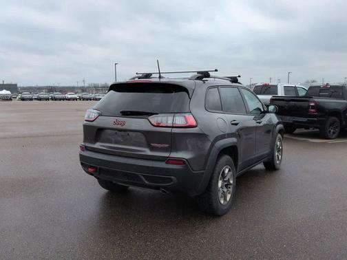 Granite Crystal Metallic Clearcoat 2019 Jeep Cherokee Trailhawk