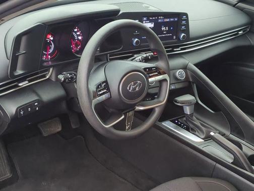 2023 Hyundai ELANTRA SE